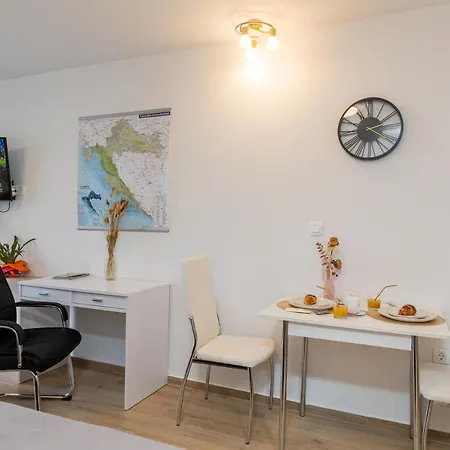 Nomad Dubrovnik + Free Parking Appartement Buitenkant foto