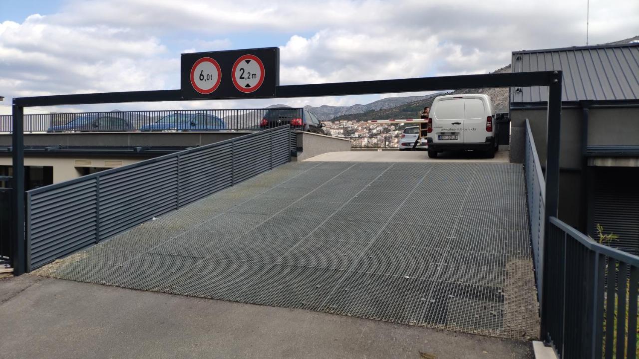 Nomad + Free Parking